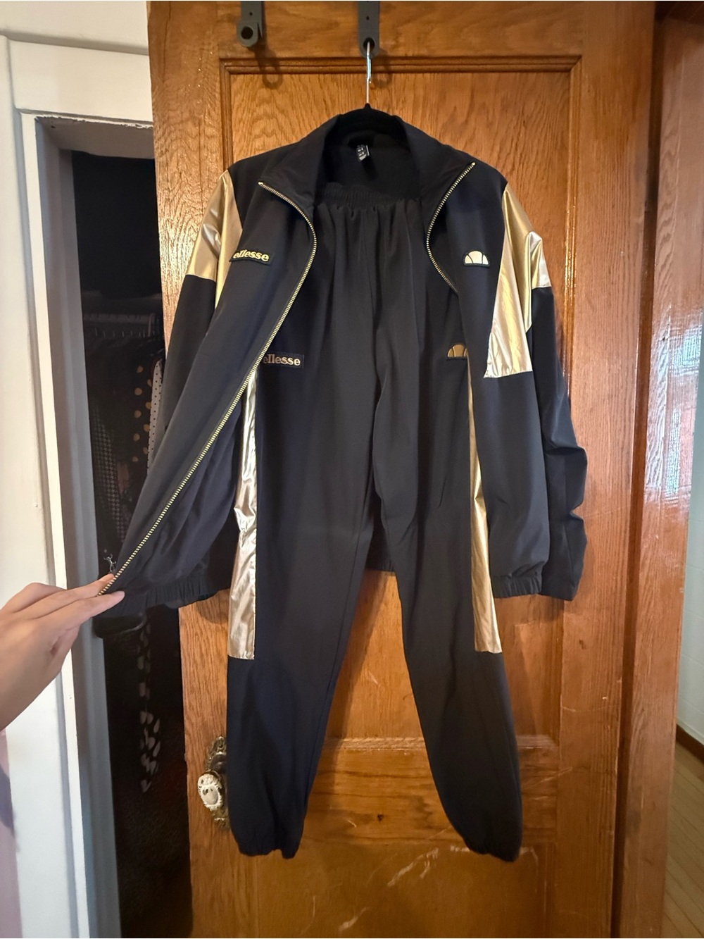 Ellesse Black & Gold Matching Tracksuit Set – US 4 / EU 36